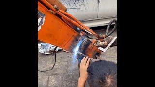 Rebuild BROKEN Eye of DOOSAN excavator boom｜ Cutting, Welding, Boring