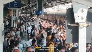 Heavy Crowding Arrival of Gujarat Express At Surat