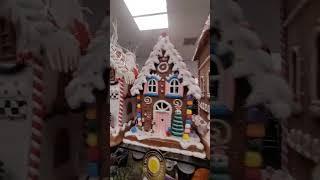 #gingerbreadqueen #gingerbreaddecor #gingerbreaddecorating #gingerbreadhouse