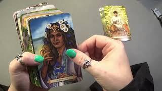 Unboxing No 1 The Bee Tarot