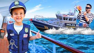 High speed police chase to catch thief on police boat with police officers for kids | Super Krew