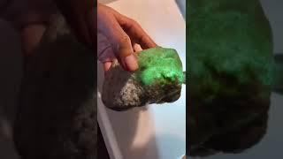 脱沙的极品翡翠，可遇不可求 #jade#缅甸翡翠玉石缅甸原石直播鉴赏#翡翠#原石#赌石#珠宝#玉石# 连我/LINE: ZL456789