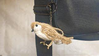 Keychain Pendant: DIY jute bird. Make such a cool bird yourself. It's easy!