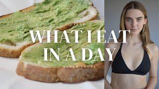 What I Eat in a Day as a Model // Mindful Eating // Fitness Thoughts