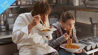 Pasta eating scene in Movie - No Reservations (2007)