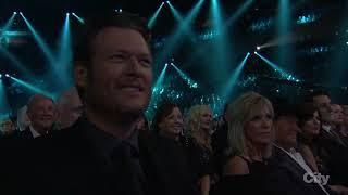 Miranda Lambert & Meghan Trainor  - All About That Bass (CMA Awards 2014)