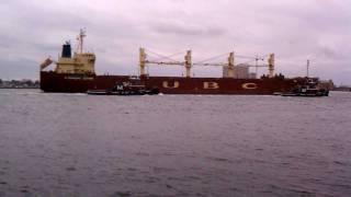 Huge Ship passing.3gp