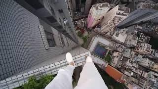 Безумный паркур на высоте небоскреба  Crazy Parkour at the height of a skyscraper