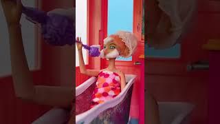 Oyuncak Chloe banyo yaparken Ayşe evden çıkamıyor! Kız videoları #oyuncak #marinette