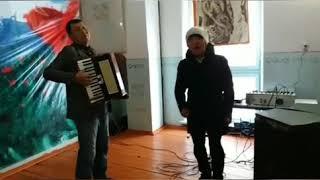 Нурак Нурбеков жеткиликтуу ырдаптыр