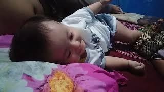 Bayi 6 bulan ketawa Santuy