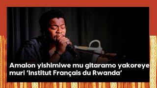 Amalon wari ukumbuwe yanyuranye umucyo imbere y'abitabiriye igitaramo cye