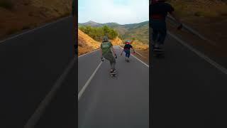 100 km/h side by side on a skateboard !