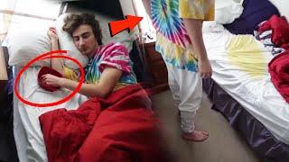 WET THE BED PRANK ON ROOMMATE! (IT WORKED!)