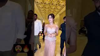 Omgg... Janhvi Kapoor looks stunning in Mumbai Film Festival 