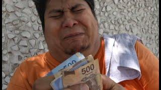 Millonario regala fajo de billetes a lavacoches para salvar a su bebé, su reacción es conmovedora 