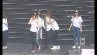 [Taeyeon and Yuri] Laughing at Sunny's butt movement