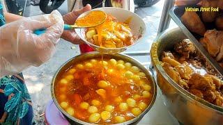 So yummy!! the BEST Quang noodle in Saigon street | Vietnam street food
