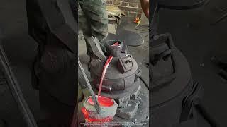Hand-Poured Aluminum : Crafting China’s Traditional ‘Gelou Pot’ with Ancient Sand Casting