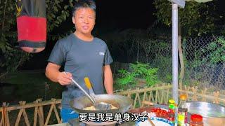 西北媳妇不会做饭，小伙都不愿回家，自己躲山里加餐