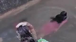 NGINTIP CEWEK MANDI DI SUNGAI !!