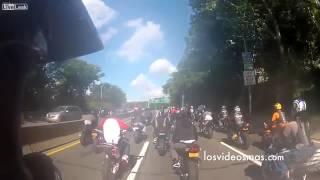 Camioneta atropella a motociclistas Cuando Lo Alcanzan Mira Lo Que Pasa (suscribansen )