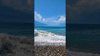 Красивое, но очень холодное черное море сегодня