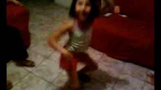 TAINARA DANÇANDO FUNK COM 6 ANOS