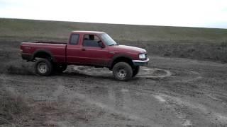 Alex's 93 ford ranger doing dounts