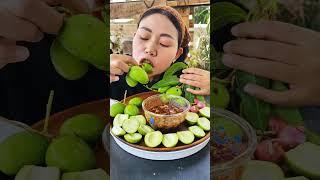 Nikmatnya Rujak Mangga Muda Kriuk Seger