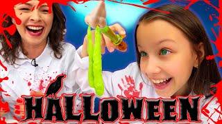 HALLOWEEN  Зомби Вкусняшки на Хэллоуин 2019 Trick or Treat Challenge / Вики Шоу