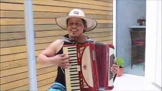 Mestre Jovenil tocando músicas de bailão!