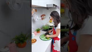 If there is no air conditioner in the kitchen or bathroom, use this rechargeable fan,
