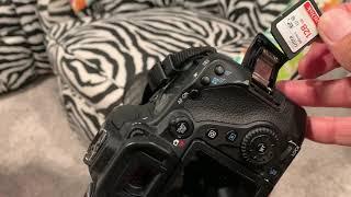 How to insert or extract a memory card from a Canon 80D SLR Camera