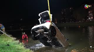 Bestuurster wijkt uit voor konijn en beland met auto in kanaal in Oosterhout