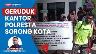 Masyarakat Adat Moi Geruduk Kantor Polresta Sorong Kota lantaran Palang Adat Dibuka Sepihak