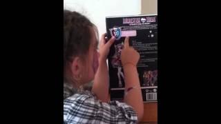 Monster high Roshelle Goyle unboxed