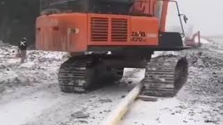 The way this excavator in Russia hops over a pipe