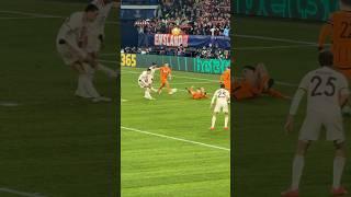 What a goal #olise #fcbayern #championsleague#veltinsarena #fußball #skills #dribbling #musiala