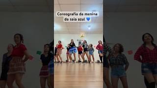 Dança da menina da saia azul  com + de 17 milhões de visualizações