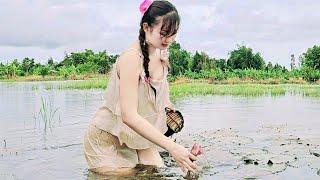 Trúc Phương bắt cá mưu sinh giữa đồng mùa nước | TNTP T232 - Girl catches fish in flood season