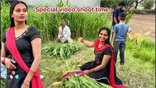 Special video shoot time chal raha hai || Priyanka hard work new video || @priyankachouhanVlogs ￼