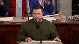 Il discorso di Zelensky al Congresso Usa: "L'Ucraina è viva e non si arrenderà mai"