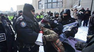 Police move in on Ottawa truck protest, make arrests