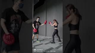 Asian girl boxing combo #femaleboxing #womenboxing #girlsboxing #boxingtraining #boxinggirl#boxing