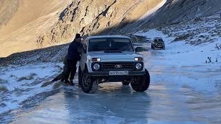 Выезд в снег и лёд . Шипованная резина в снегу мертвая резина .