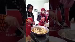 Mari kita Menggoreng Onde-Onde....