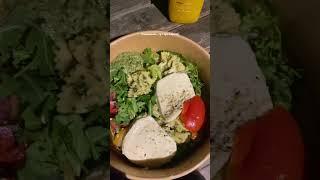 А как кормят вас на работе и сколько стоит ?