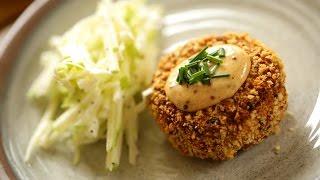 Air Fryer Crab Cakes with Remoulade Sauce and Apple Slaw