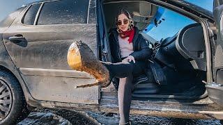 Mistress makes lick dirt from dirty high heels